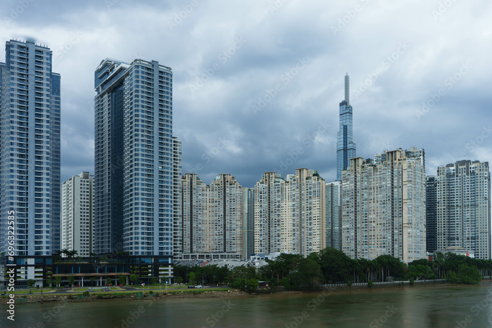 Fototapeta premium Sky scrapper at the river