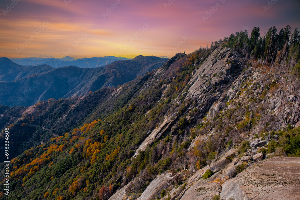 Naklejka premium Beautiful view of mountains and Moro Rock view of the Sequoia National Park. California,