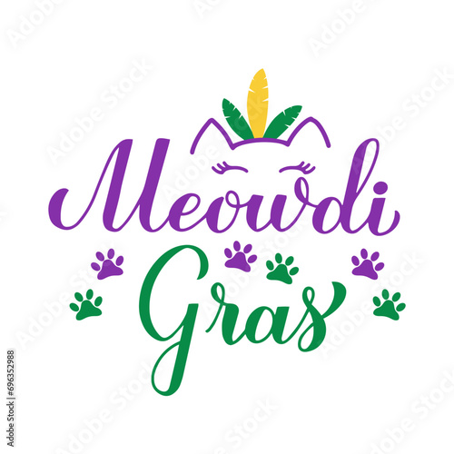 Meowdi Gras Queen calligraphy lettering. Funny cat Mardi Gras quote typography poster. Traditional carnival in New Orleans. Vector template for banner, greeting card, flyer, etc.