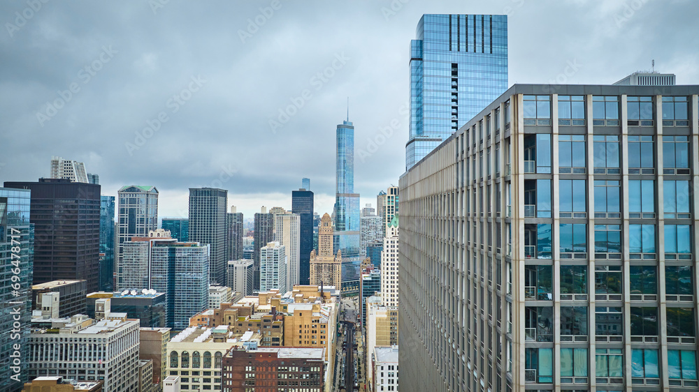 Obraz premium Aerial big city skyscraper buildings downtown Chicago, travel and tourism to Trump Tower, daytime