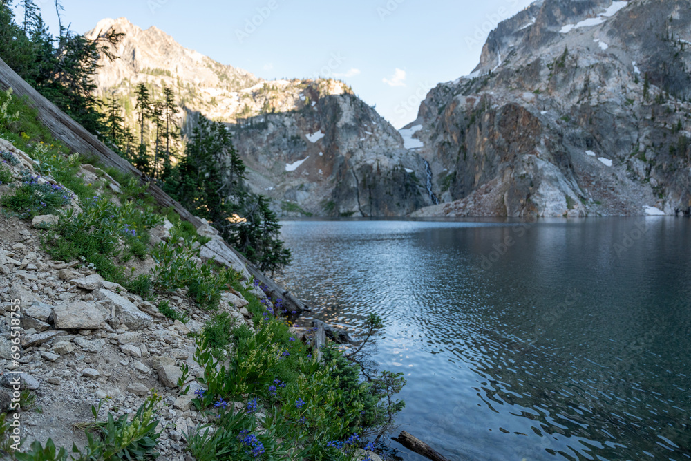 Naklejka premium Goat Lake in Sawtooth Mountains in Idaho, USA. Beautiful rugged mountain range in western United States. Located near Stanley, Idaho with breathtaking alpine lake.