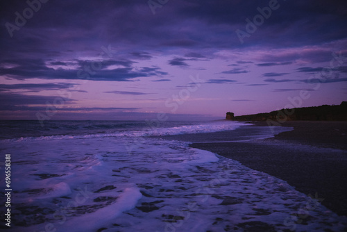 Sonnenuntergang am Punakaiki Beach in Neuseeland nahe der Pancackerocks zur blauen Stunde  photo