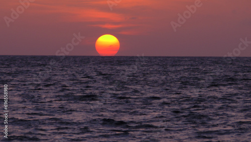 Fototapeta Naklejka Na Ścianę i Meble -  Ocean skyline. Cloudy sunset over the sea.