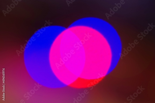 Fototapeta Naklejka Na Ścianę i Meble -  Abstrakcja kolorów dyskotekowych, dwa niebieskie światła i jedno różowe.