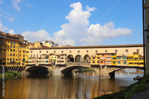 Die Ponte Vecchio in Florenz, Italien © finecki