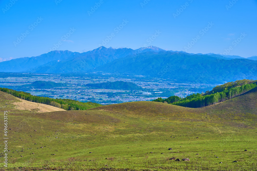 春の霧ヶ峰高原(富士見台)から南側(南アルプス,芽野市街など)の眺望