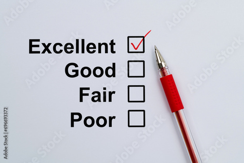 Fotografia Tick the excellent box on customer feedback form