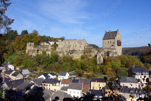 Fels in Luxemburg mit Burg Larochette photo