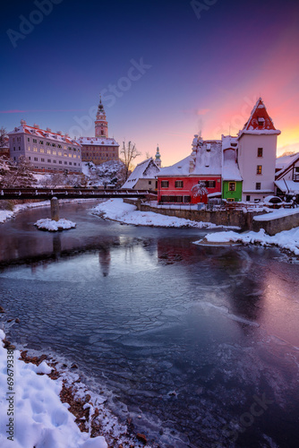 Obraz na płótnie Cesky Krumlov, Czech Republic. Cityscape image of Cesky Krumlov, Czech Republic at beautiful cold winter sunrise. w salonie