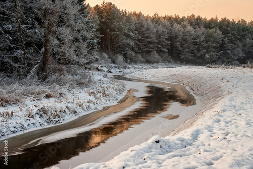 Obraz na płótnie Podlaskie rzeki zimą, Nareśl, Narew, Biebrza, Polska w salonie