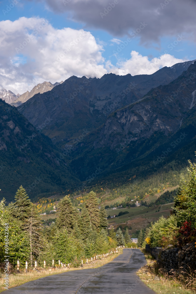 Obraz premium asphalt road in the mountains