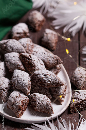 Obraz na płótnie Italian Christmas cookies Castagnelle with almonds, cocoa and egg whites on a wooden background. Gluten free cookies. w salonie