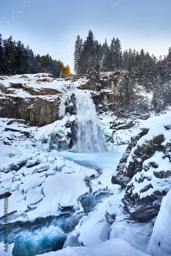 Blick auf die berühmten „Krimmler Wasserfälle“ im Winter, im Salzburger Land, Österreich. photo