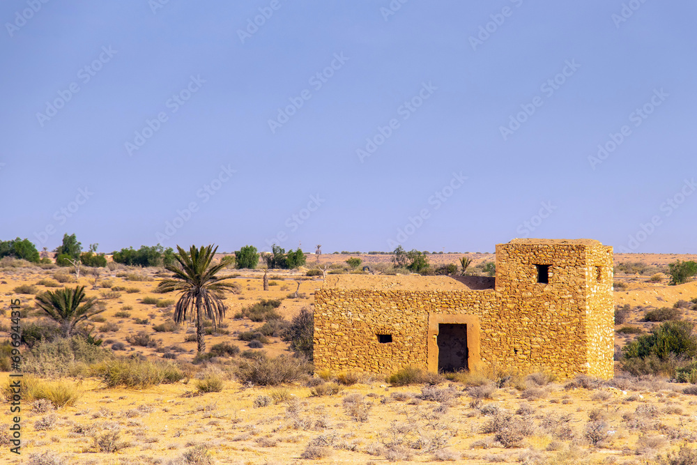 Deserted Ruin: Abandoned House in Southern Tunisia's Arid Wilderness