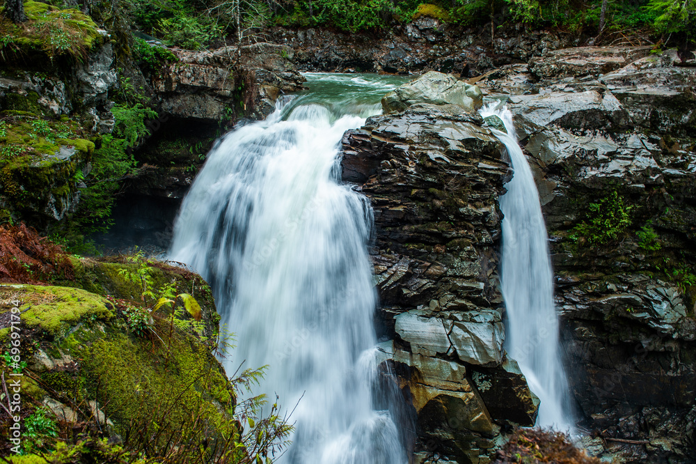 waterfall in the forest, pacific northwest waterfall, 