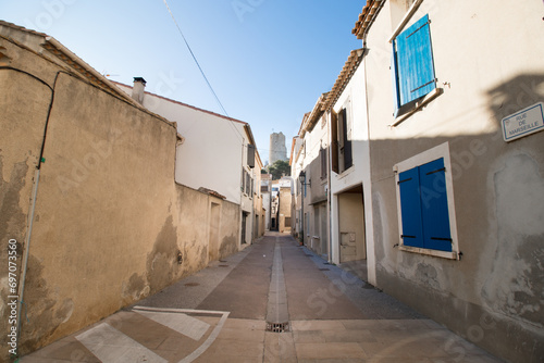 Ruelle en circulade à Gruissan (Aude, France) photo