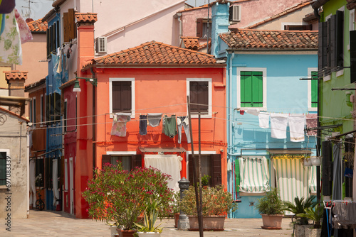 Fototapeta Naklejka Na Ścianę i Meble -  Brightly coloured buildings of Burano Island