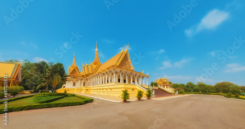 The golden Throne Hall of the Royal Palace Complex, Phnom Penh, Cambodia, Asia