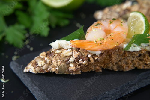 Appetizer with prawns and lime