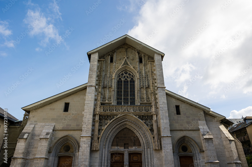 Façade de style gothique flamboyant de la Cathédrale Saint-François-de-Sales, dans le centre historique de Chambéry
