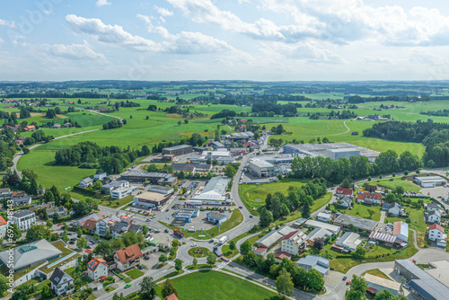 Die Gemeinde Vogt in Oberschwaben von oben, Blick zum Gewerbegebiet