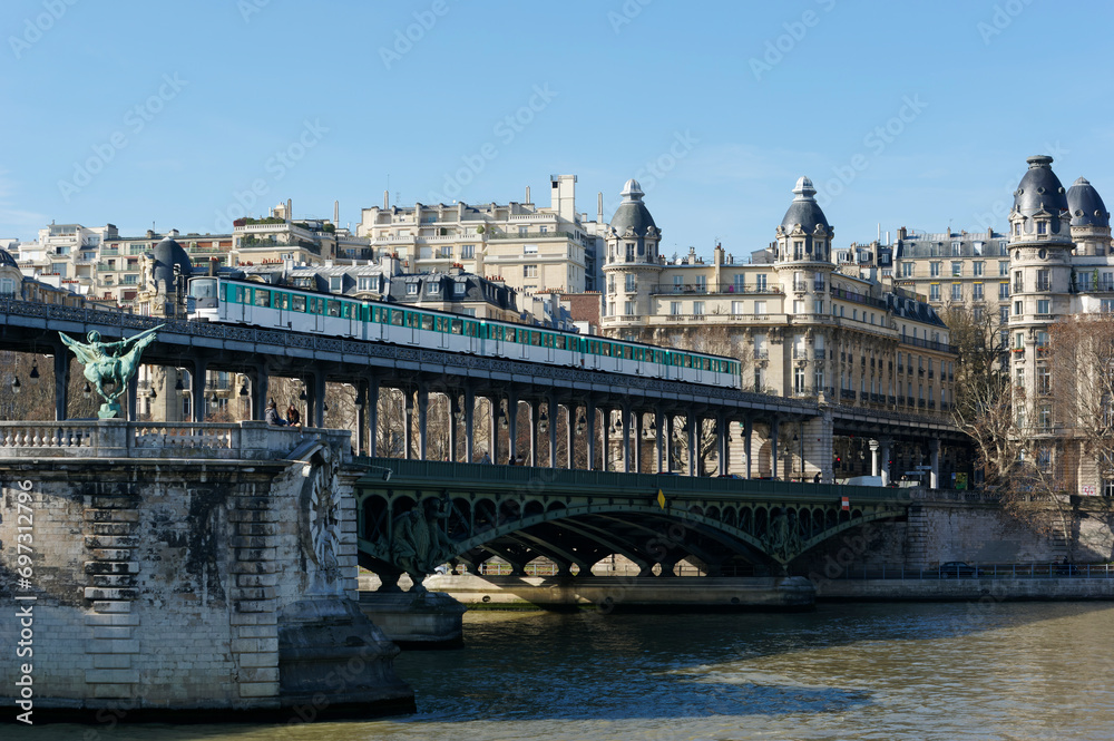 Bir-Hakeim bridge in the 16th arrondissemnt of Paris