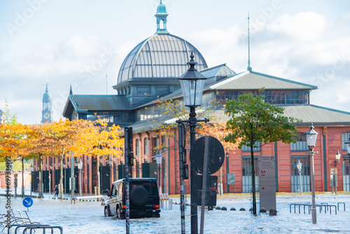 St. Pauli Fischauktionshalle nach einer Sturmflut überschwemmt