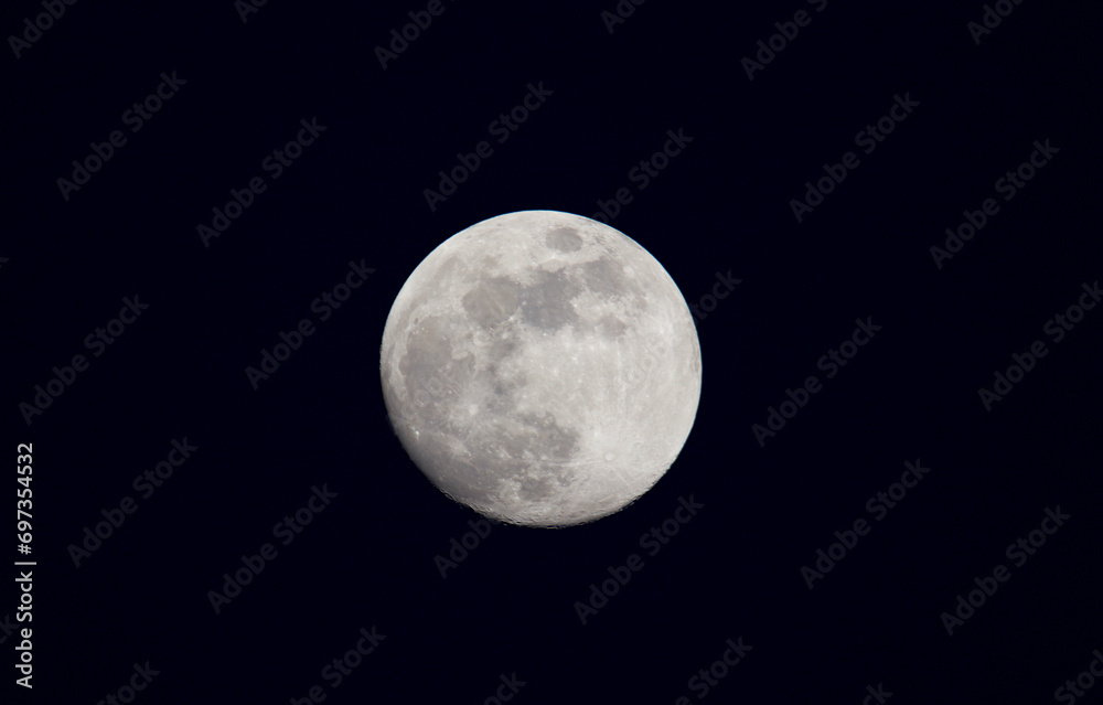 The full moon looked adventurous that evening The full moon looked adventurous that evening