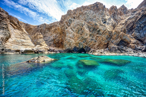 Fototapeta Naklejka Na Ścianę i Meble -  Turquoise transparent sea waters, in Tinos island, Greece