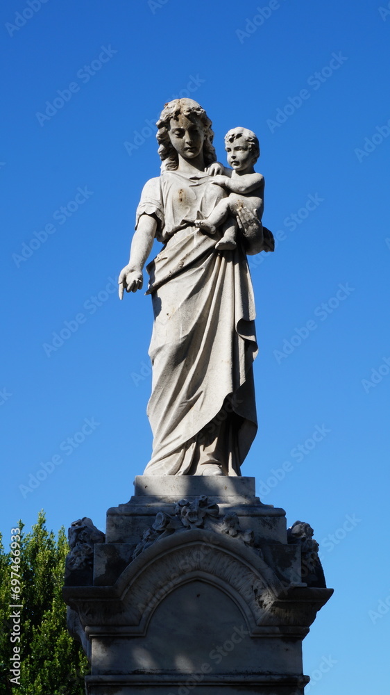 Fototapeta premium Discover the captivating architecture of the Christopher Columbus Necropolis in Havana, Cuba. Sample of funerary art and the rich heritage of Cuban history