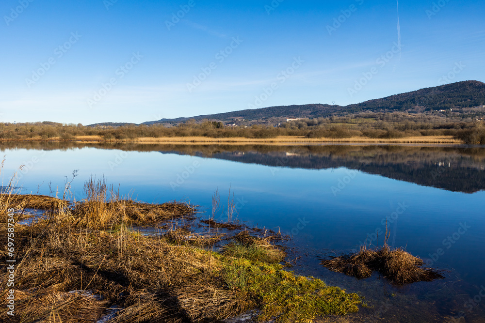 Etang des Lésines et Marais de Vaux sur le Plateau d’Hauteville en hiver