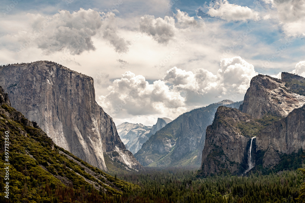 View of the valley from Tunnel View at Yosemite National Park