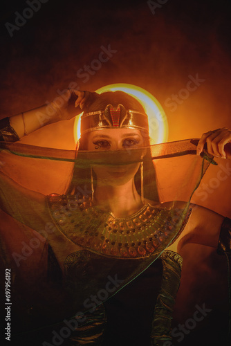 Canvastavla Beautiful young girl in ancient Egypt dress concept
