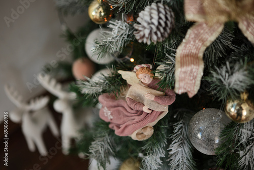 Christmas tree decorations (ID: 698066936)