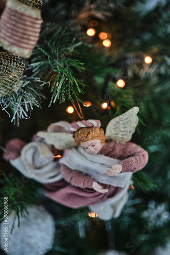Christmas tree decorations (ID: 698066968)