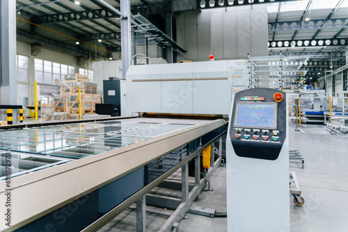 Tableau sur toile Conveyor production of large sheets of cut glass