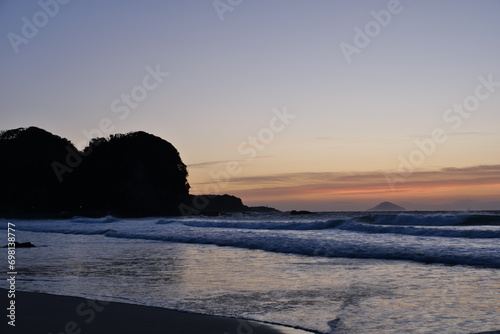 朝焼け　多々戸浜海水浴場　静岡県下田市　Tatado Beach Shimoda City, Shizuoka Prefecture photo