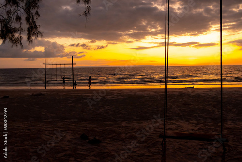 The sea when the sun is about to set The entire horizon is yellow and the foreground is black so that the background is clearly visible.