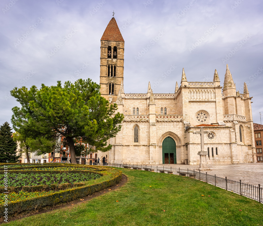 Church of Santa Maria de la Antigua in the historic centre of the medieval city of Valladolid.