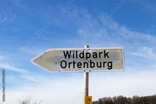 Wegweiser zum Wildpark Ortenburg in Bayern photo