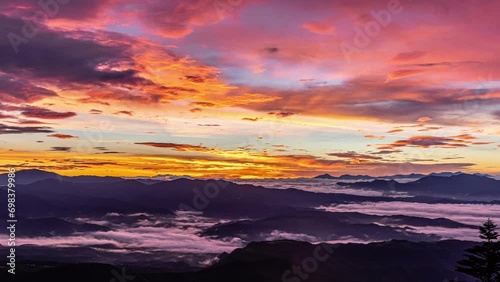 夏のアルプス　御嶽山五合目から見る日の出と雲海タイムラプス　日本の山　長野県