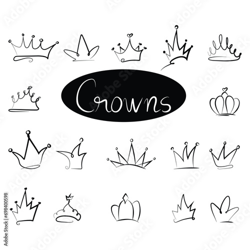 Hand drawn crown. Crown Sign Black Thin Line Icon Set Hand Drawn Doodle Style. Vector illustration of Crowns Icons. 手描きの王冠。 クラウン サイン黒の細い線のアイコンは、手描き落書きスタイルを設定します。 王冠のアイコンのベクトル イラスト