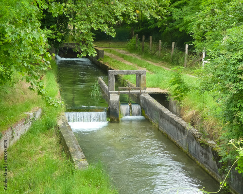 Tableau sur toile detail of small bulkhead to divert the watercourse of the ditch for the irrigati