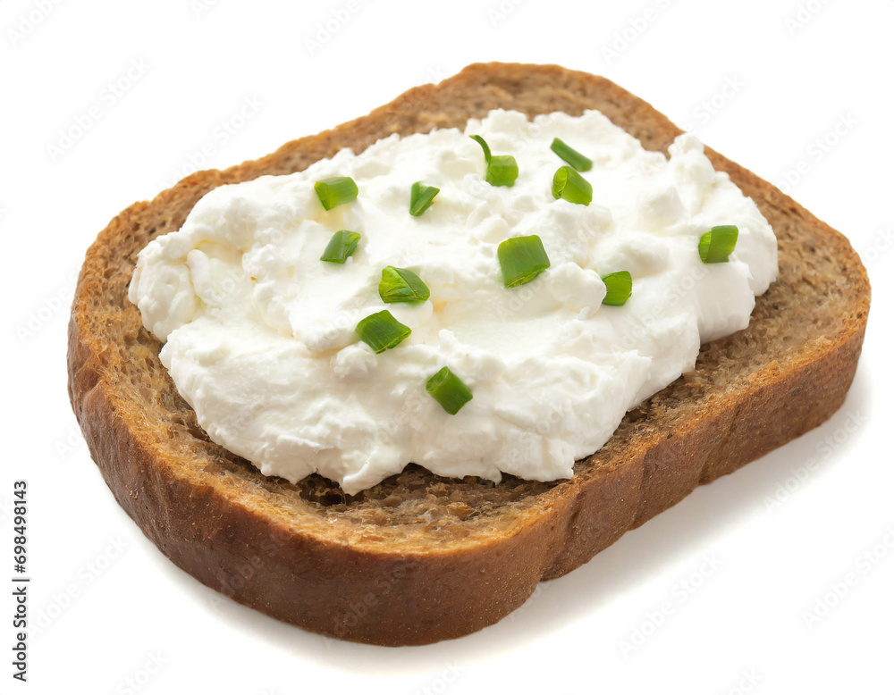 Brotscheibe mit Quark isoliert auf weißem Hintergrund, Freisteller Brotscheibe mit Quark isoliert auf weißem Hintergrund, Freisteller