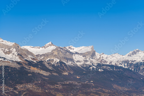 The panoramic view of the Chaine des Fiz in Europe, France, Rhone Alpes, Savoie, Alps, in winter, on a sunny day. © Florent