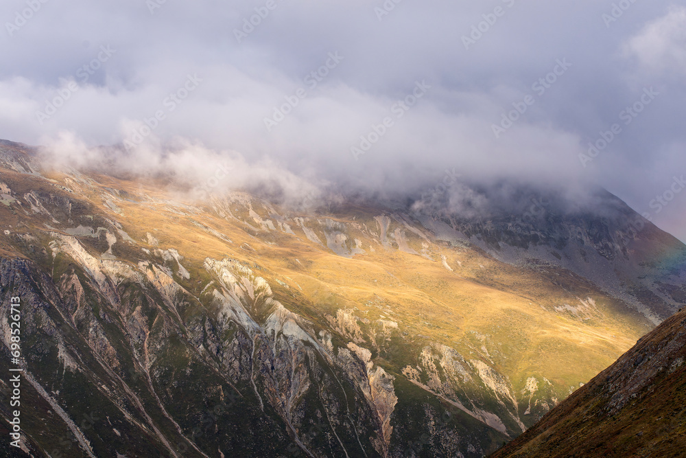 Auf dem Alpenpass Forcola di Livigno im Herbst
