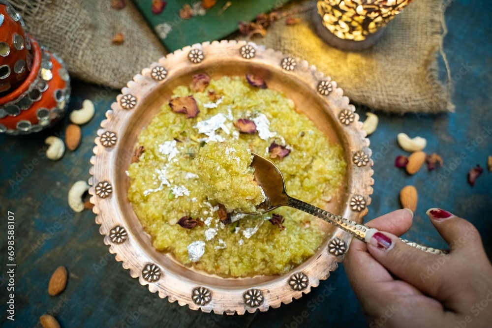 Lauki Halwa without Khoya, Doodhi ka Halwa, Ghiya ka Halwa, Delicious Lauki Ka Halwa, Indian Dessert. - obrazy, fototapety, plakaty 