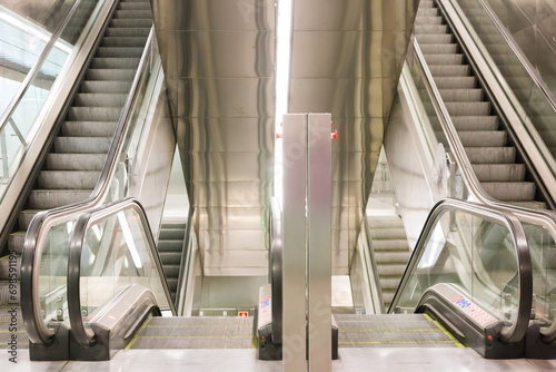 Line escalators with metal coating photo