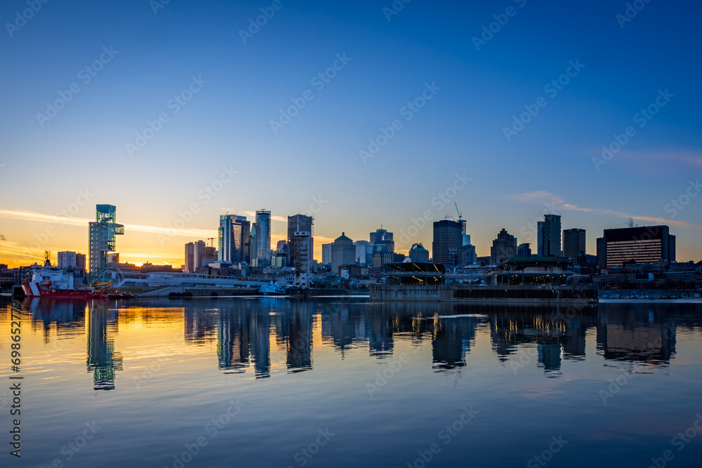 Montréal The economic metropolis of the province of Quebec is reviving