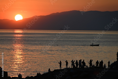 Tramonto sul mare infuocato